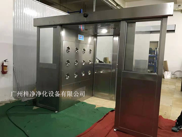 貨淋室是人員和貨物進入潔凈室所必需的通道，它可以減少貨物進出潔凈室所帶來的污染問題。