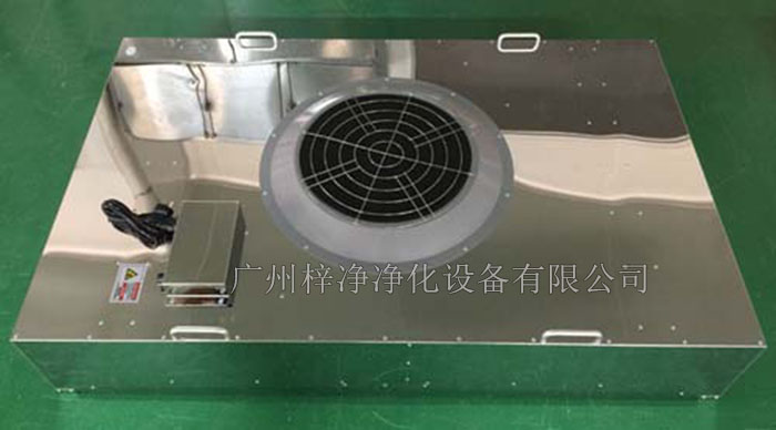 不銹鋼FFU廣泛應(yīng)用于電子、醫(yī)藥、生物工程、食品、化妝品等行業(yè)，如半導(dǎo)體生產(chǎn)線、藥品生產(chǎn)車(chē)間、實(shí)驗(yàn)室、手術(shù)室等，為各類(lèi)潔凈室提供穩(wěn)定的空氣潔凈度保障。