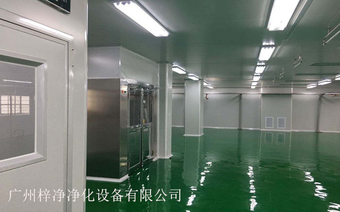 風淋室安裝在潔凈室入口是確保潔凈室、提高工作效率和保障人員安全的重要措施。